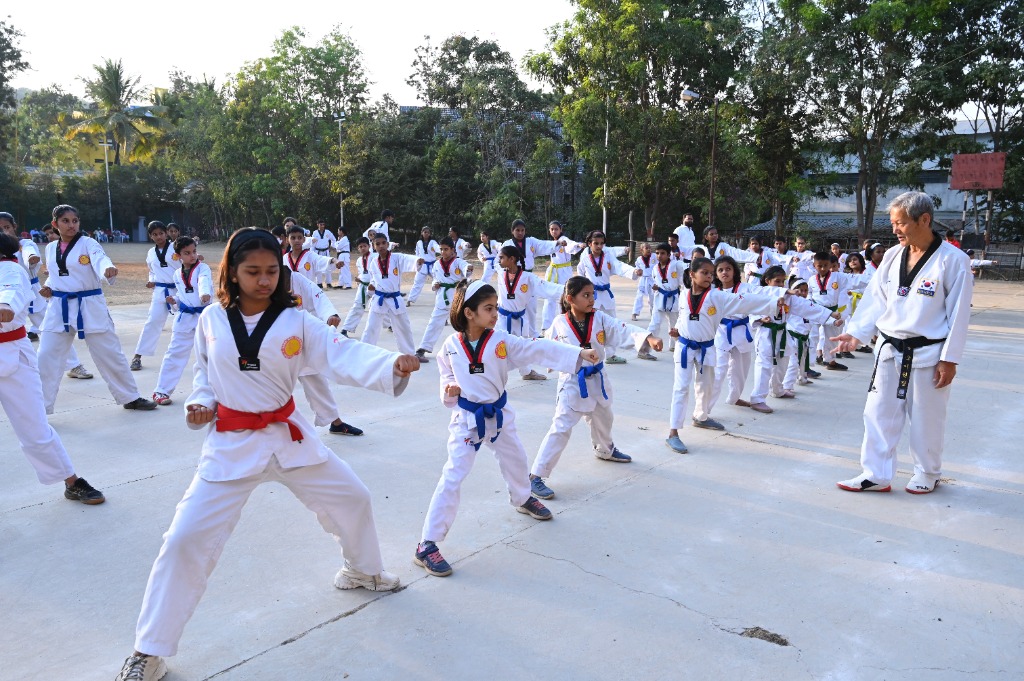 Focus & Poomsae Punch Stance